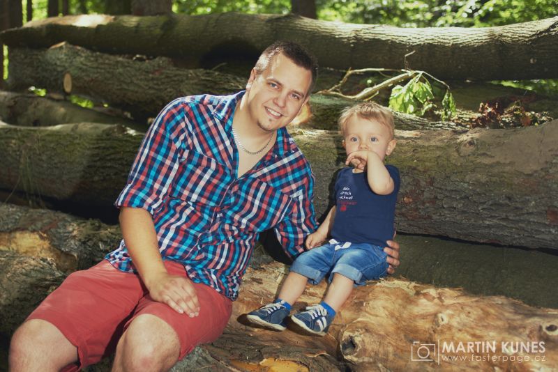 Rodina, Řípovi, přirozené fotky v lese